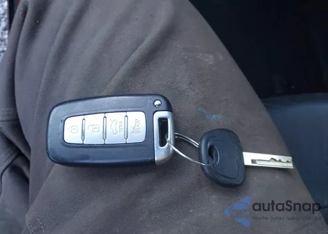 2016 Hyundai Veloster Turbo z USA, uszkodzony, nr VIN KMHTC6AE8GU256869